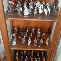 splendida collezione di 57 cavalieri medievali