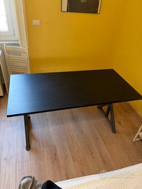 Scrivania Isdasen (IKEA) nera