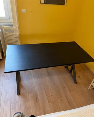 Scrivania Isdasen (IKEA) nera