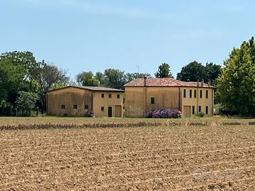 Vendita casa da ristrutturare e annesso