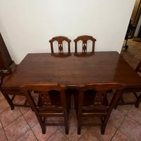Tavolo in legno massiccio e 6 sedie