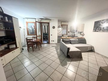 Appartamento e box auto difronte cc Maximo