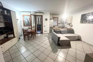 Appartamento e box auto difronte cc Maximo