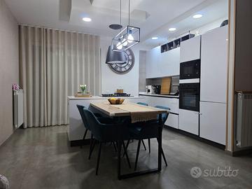 CUCINA MODERNA CON ISOLA COMPLETA –2300€