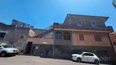 Villa con due appartamenti + dependence + garage