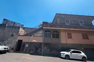 Villa con due appartamenti + dependence + garage