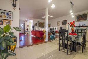 Villetta a schiera di testa con corte privata e ga