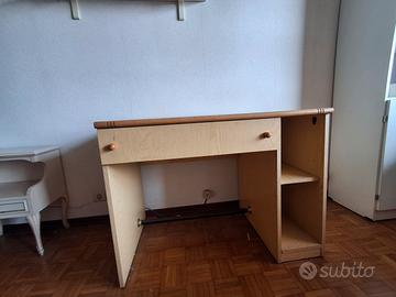 scrivania anni 70