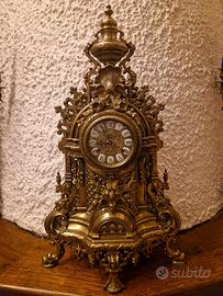 orologio  e due candelabri 