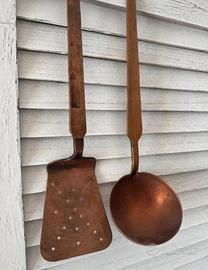 Utensili da cucina in rame decorativi artigianali