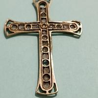 Croce in oro con rosette di diamante e argento