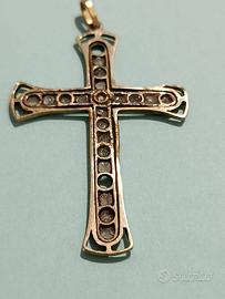 Croce in oro con rosette di diamante e argento
