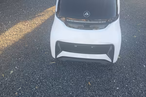 Scooter elettrico cabinato senza patente