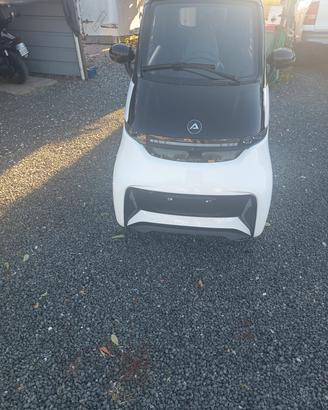 Scooter elettrico cabinato senza patente