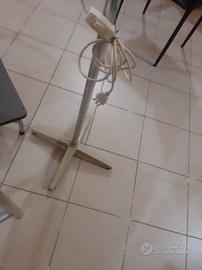 lampada da pavimento studio medico vintage