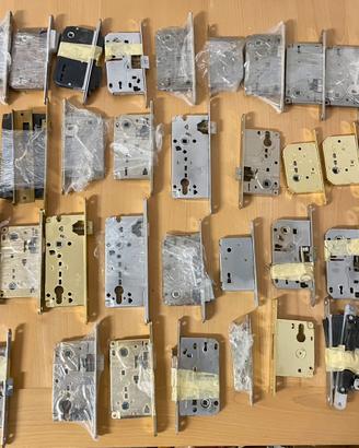 35 Serrature per porte in legno