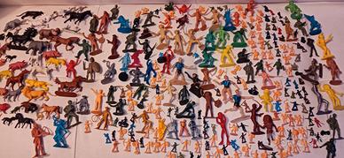 Lotto immenso oltre 250 soldatini in plastica "COW