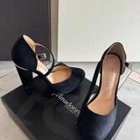 Décolleté con plateau in camoscio nero