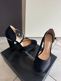 Décolleté con plateau in camoscio nero