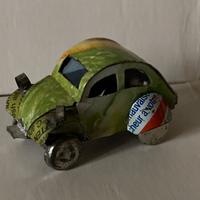 Modellino Citroen 2CV fatto con ritagli di lattina