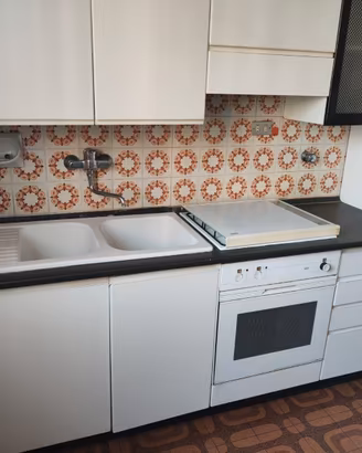 CUCINA - ARMADI - TAVOLO E SEDIE