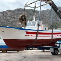 Barca con licenza da pesca