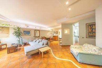 VILLA A SCHIERA A MONTE PORZIO CATONE