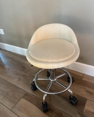 Sgabello manicure unghie