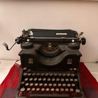 Macchina da scrivere vintage Olivetti m40