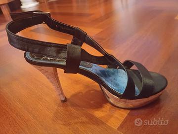 sandalo tacco molto alto