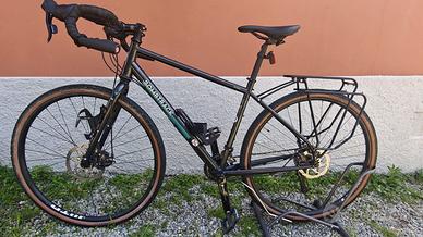 bicicletta gravel granturismo Bombtrack Beyond 1