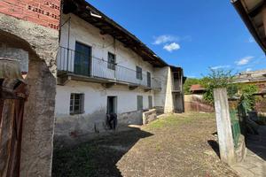 Casa indipendente di 250 m² con più di 5 locali a 