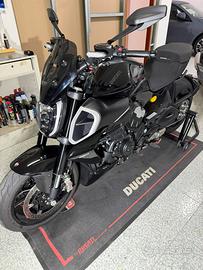 Diavel v4 Akrapovic
