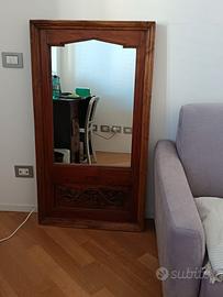Specchiera in legno massello intagliato