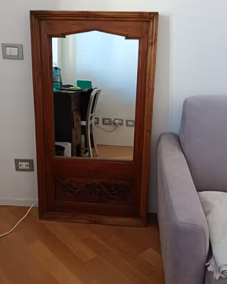 Specchiera in legno massello intagliato