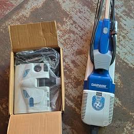 Aspirapolvere professionale con accessori.