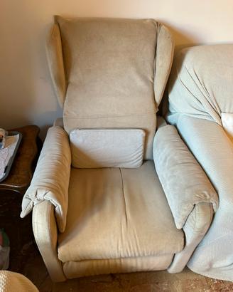 Poltrona sollevabile e reclinabile per anziani