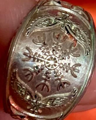 Anello sigillo vichingo “Vegvisir” bussola runica