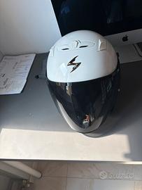 Casco Jet Scorpion con visiera oscurata