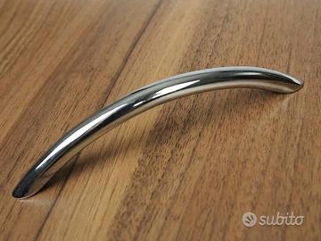 Due maniglie cromate