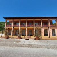 Locale commerciale a 15 minuti da Foligno.