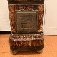 Antica Stufa a legna in ceramica