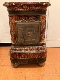 Antica Stufa a legna in ceramica