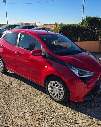 Toyota Aygo Connect 1.0 VVT-i 72 CV 5 porte x-clus