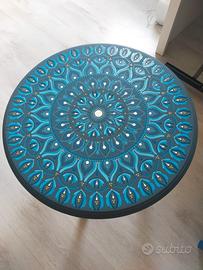 tavolino decorato a mano