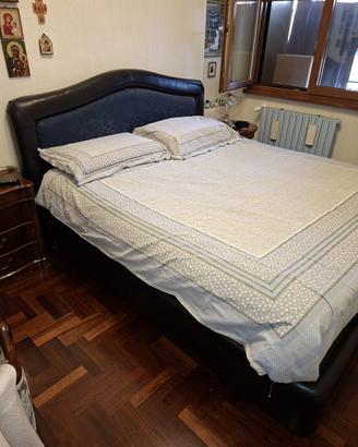 Rete elettrica con struttura letto e materasso