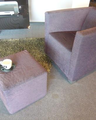 Poltroncina con pouff