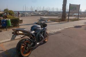 Yamaha r1 