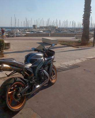 Yamaha r1 
