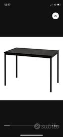 Tavolo nero IKEA